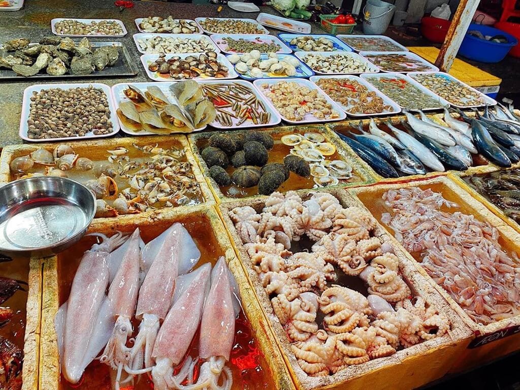 Thưởng thức hải sản tươi sống tại Hồ Tràm